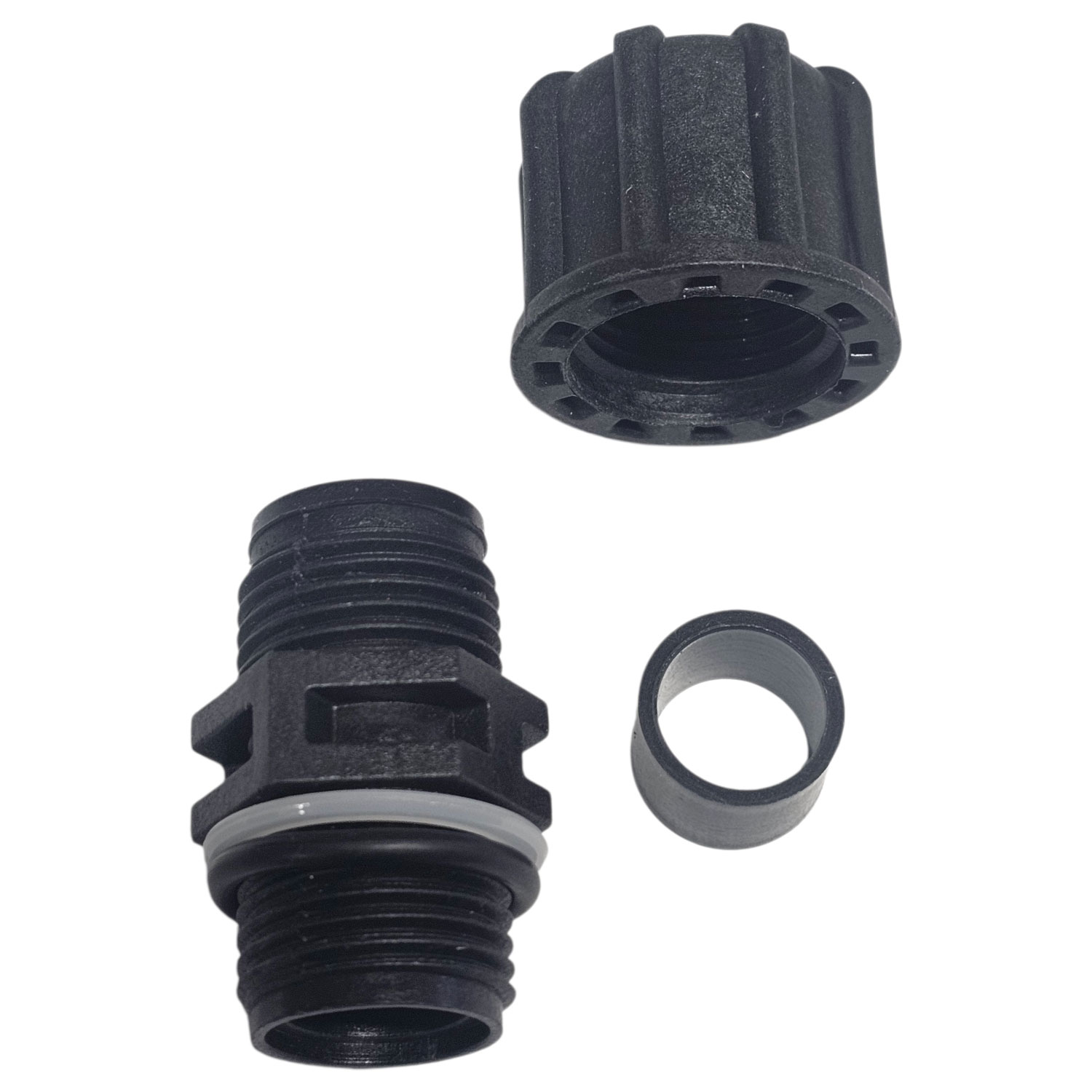 Drei schwarze Kunststoff-Poolanschlüsse inklusive Verbindungsstück und Kappe.