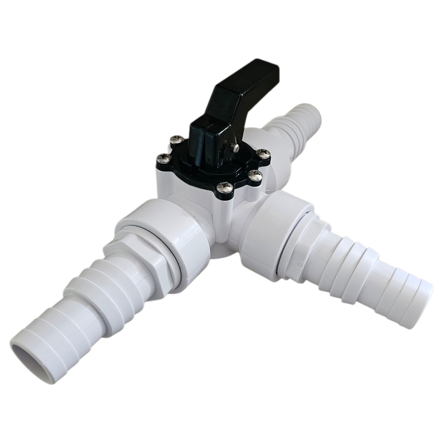 Dreiwegeventil aus PVC mit schwarzem Griff und weißen Anschlüssen.