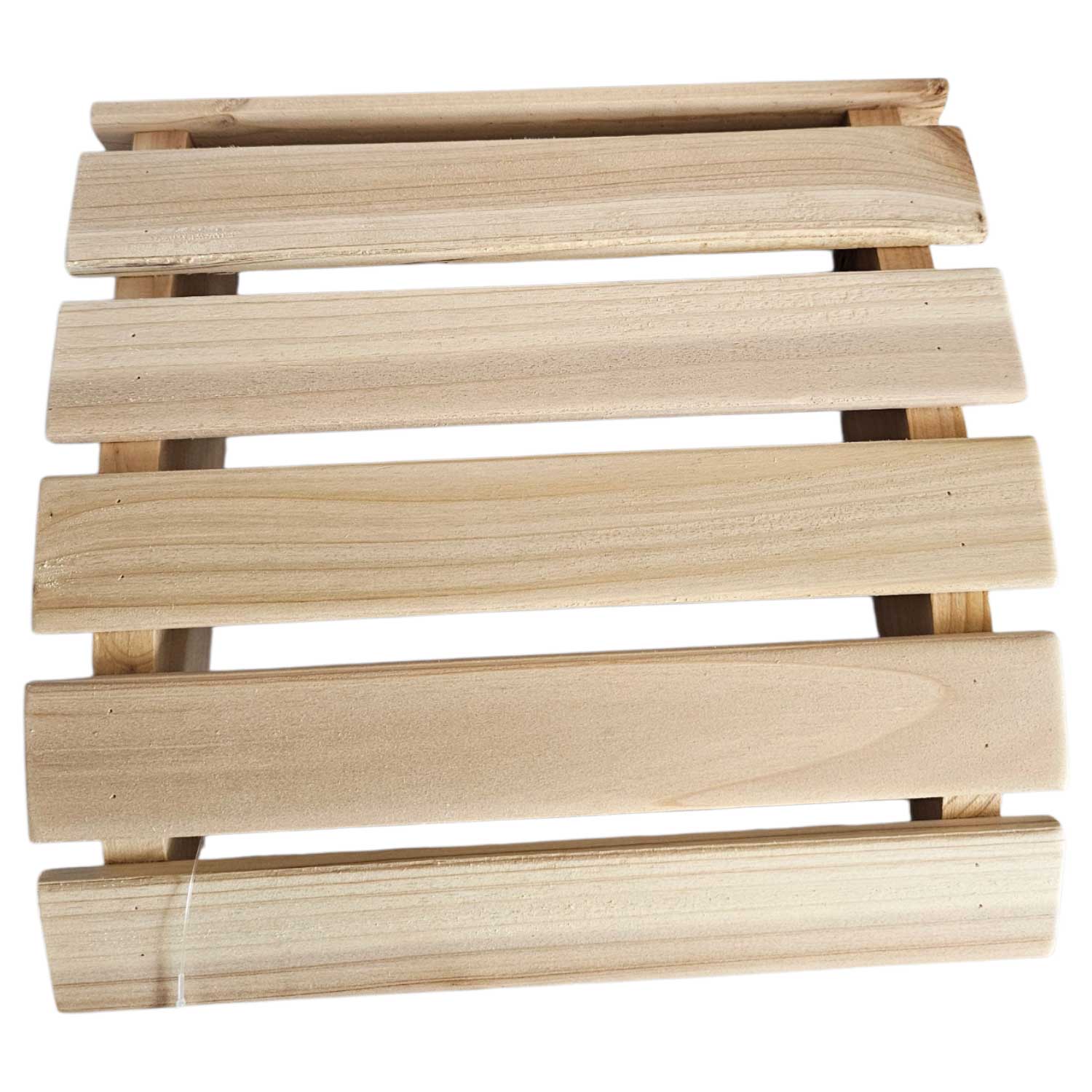 Eine quadratische Lattenrostplattform aus hellem Naturholz.