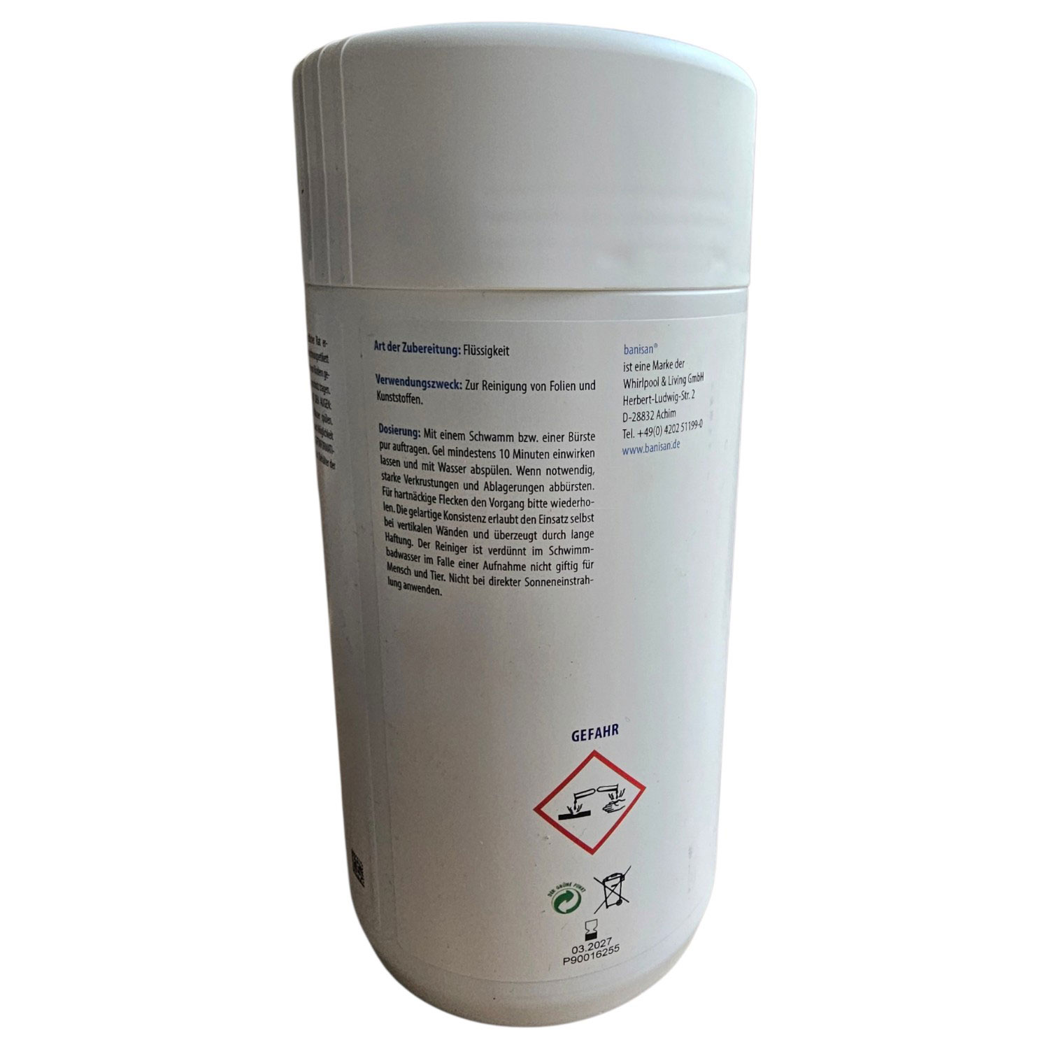 Eine weiße Plastikflasche mit Reinigungsmittel mit deutschem Text und einem Gefahrenwarnsymbol.