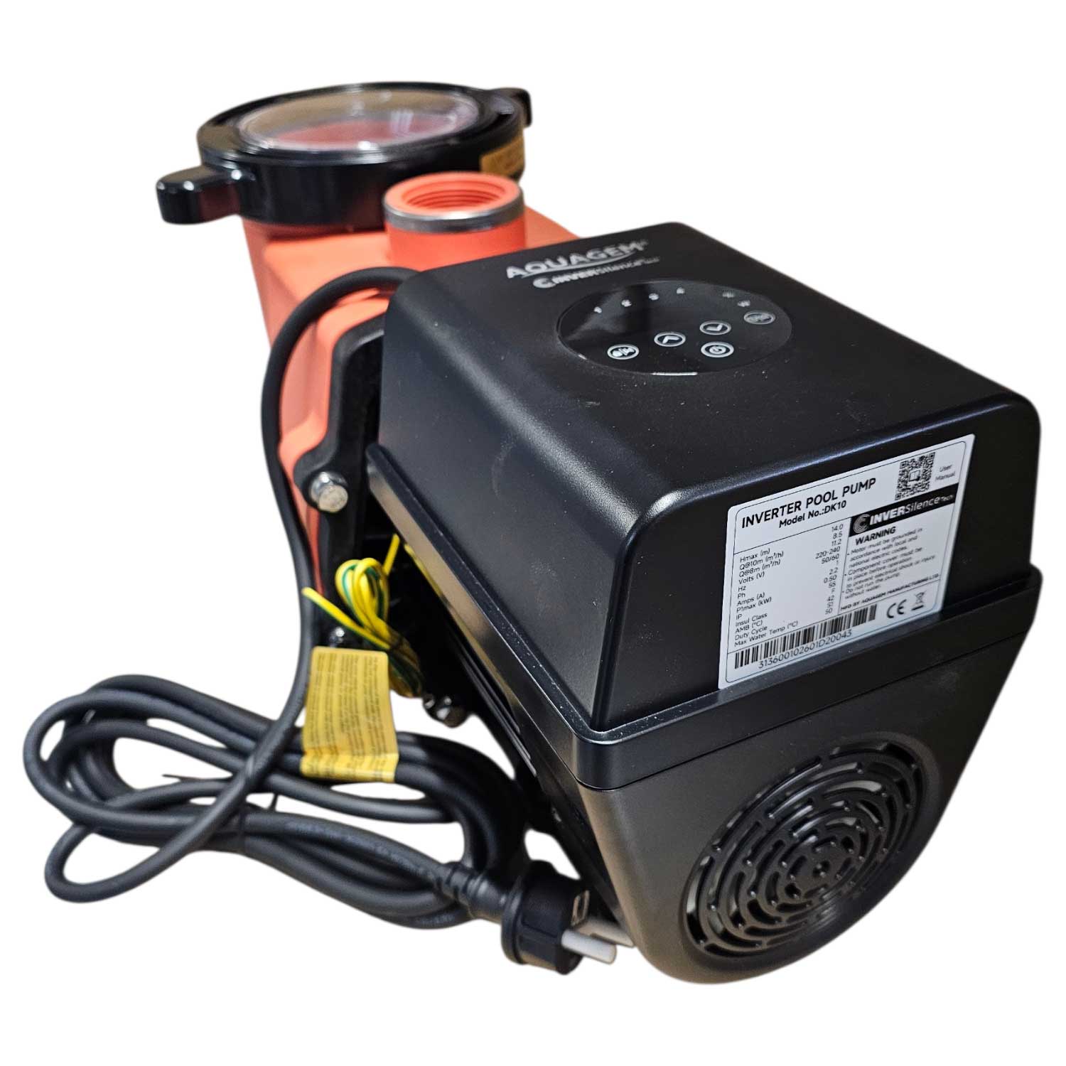 Eine Inverter-Poolpumpe mit schwarzem Steuergehäuse und orangefarbenem Motorgehäuse auf weißem Hintergrund.