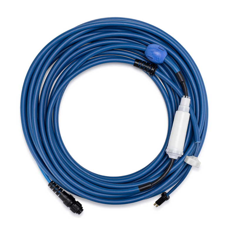 Ein spiralförmiges blaues Stromkabel für einen Roboter-Poolreiniger mit integrierten Anschlüssen.