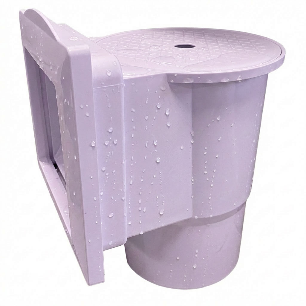 Wasserbeständiger Poolskimmer mit runder Oberseite und seitlicher Öffnung.