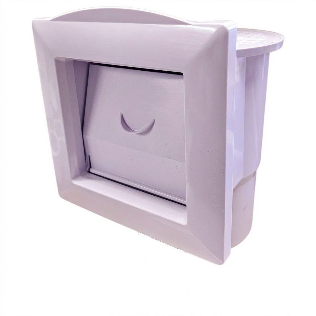 Weißer Poolskimmer mit rechteckiger Öffnung und abnehmbarer Abdeckung.